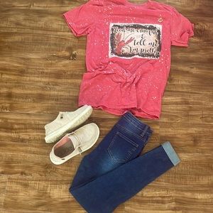 Graphic t-shirt really cute and comfy!!